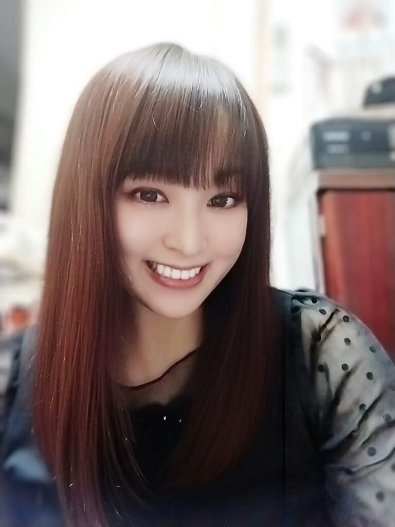 綾瀬モモさん
