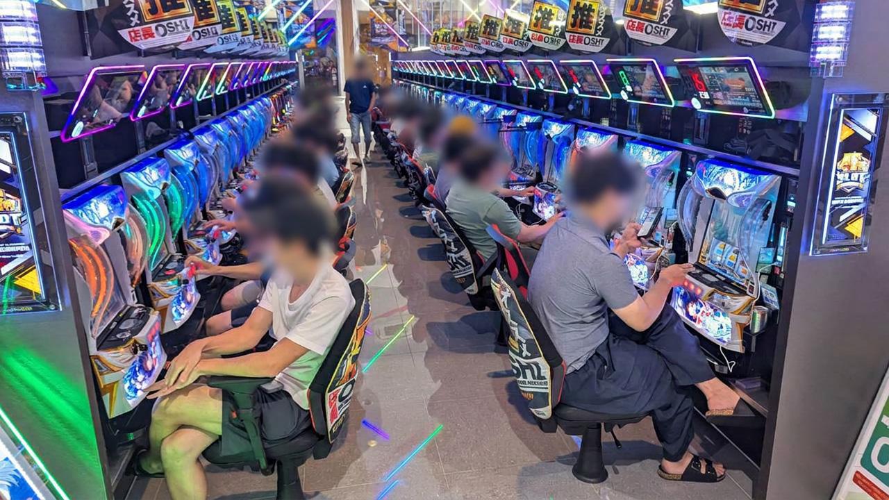 来店客が着席し遊技中